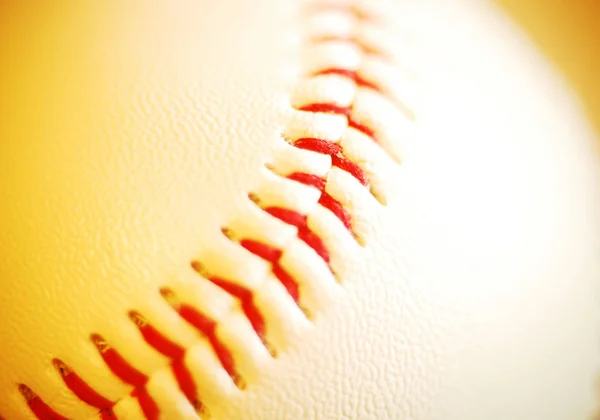 Крупный План Женской Руки Держащей Бейсбольный Мяч — стоковое фото