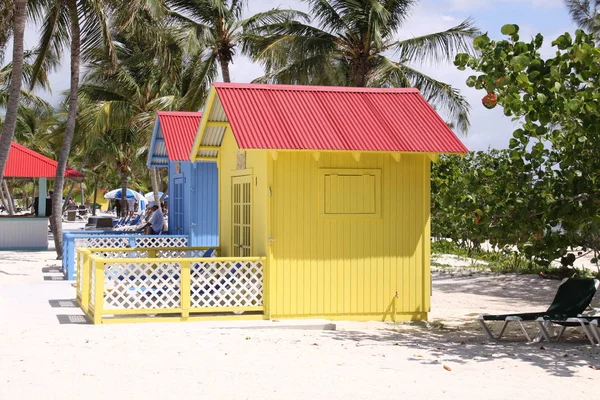 Bunte Strandhütten Auf Den Bahamas — Stockfoto