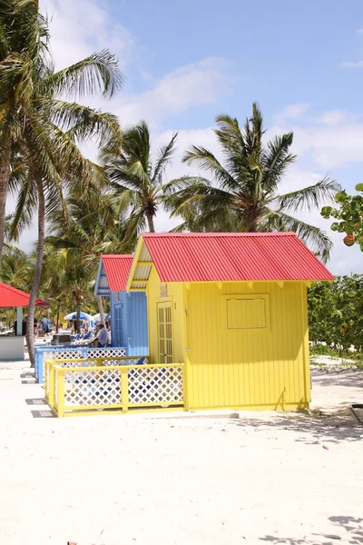 Bunte Strandhütten Auf Den Bahamas — Stockfoto