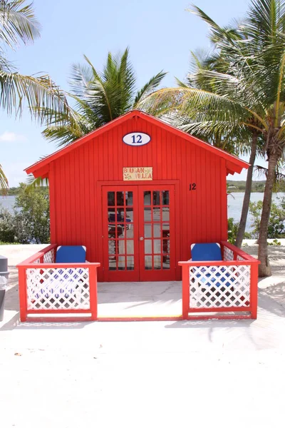 Bunte Strandhütte Auf Den Bahamas — Stockfoto