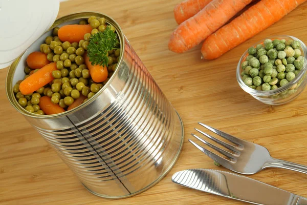 Зеленый Горошек Морковь Стеклянной Чаше — стоковое фото