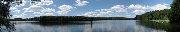 Hermoso Paisaje Lago Con Nubes Árboles — Foto de Stock