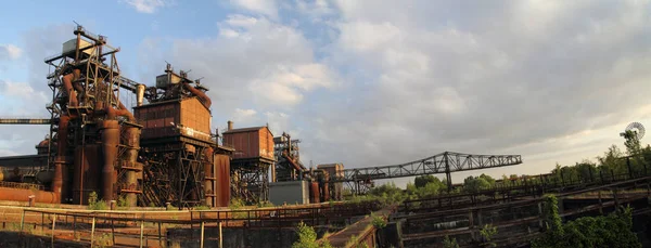 Edificio Industrial Con Grúas Grúas —  Fotos de Stock