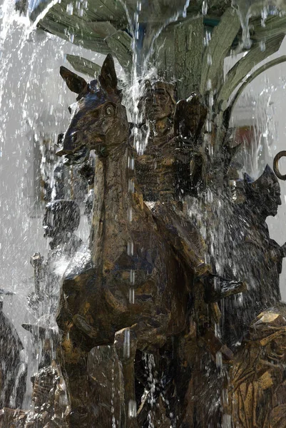 Крупный План Скульптуры Лошади Фуникулером — стоковое фото