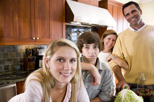 Retrato Una Familia Feliz Concepto Parentesco — Foto de Stock