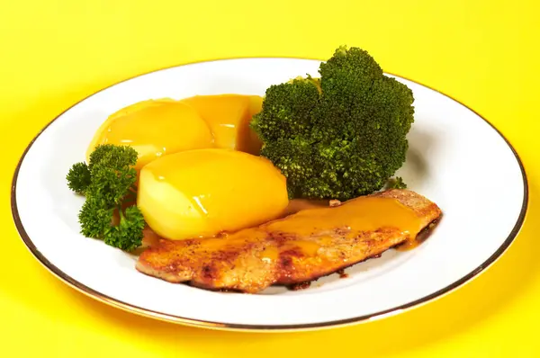 Kotelet Met Broccoli Aardappelen — Stockfoto