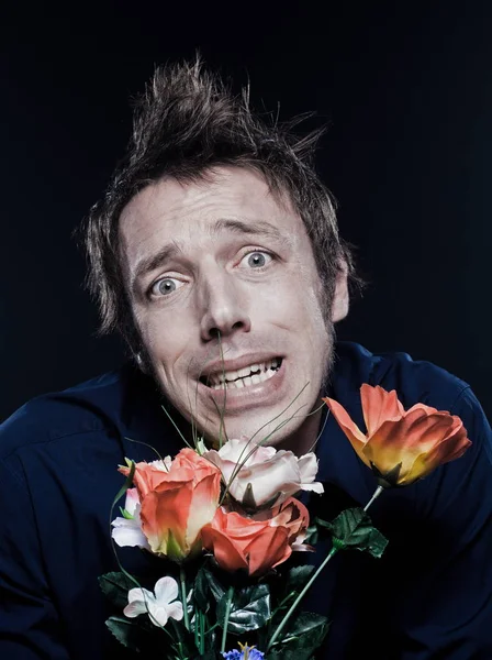 Retrato Hombre Cómico Que Ofrece Flores — Foto de Stock