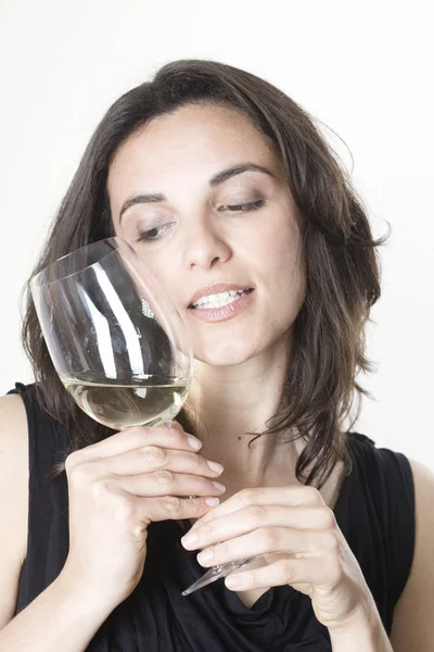 女人白色葡萄酒品鉴 — 图库照片