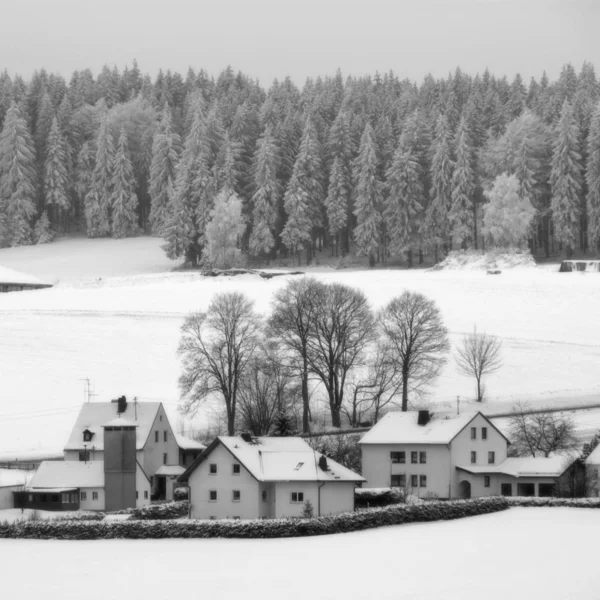Снежный Пейзаж Деревней — стоковое фото