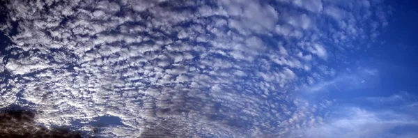Mooie Bewolkte Lucht Achtergrond — Stockfoto