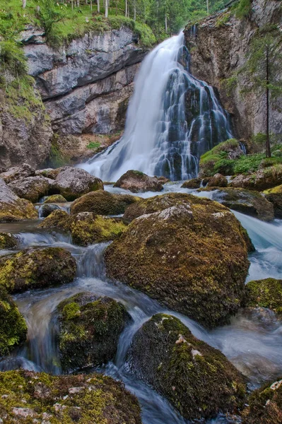 Bela Cachoeira Fundo Natureza — Fotografia de Stock