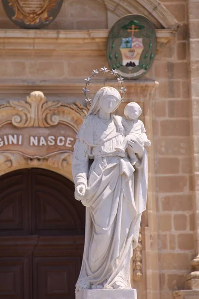 Statuen Vor Einer Kirche Malta — Stockfoto