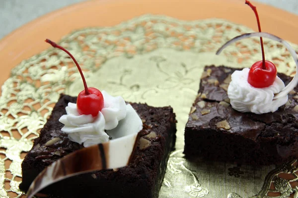 Chocolate Cake Cherries — Stock Photo, Image