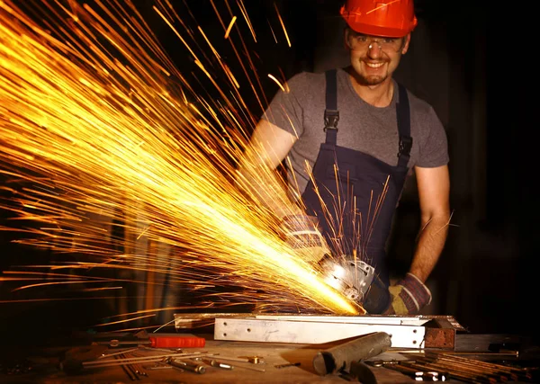 Moedor Ação Homem Trabalhador — Fotografia de Stock