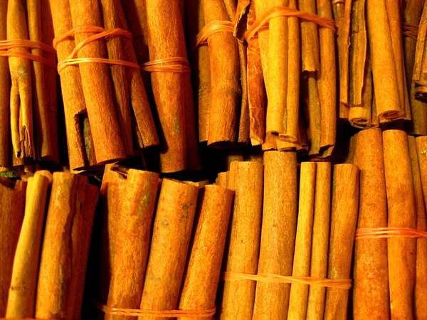 Brown Aromatic Cinnamon Sticks — Stock Photo, Image