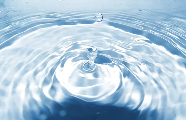 Salpicadura Agua Abstracta Sobre Fondo Azul — Foto de Stock