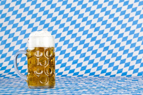 Caneca Cerveja Oktoberfest Com Espuma — Fotografia de Stock