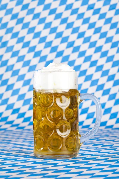 Kubek Piwa Pianą Oktoberfest — Zdjęcie stockowe