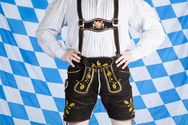 Bavarian Człowiek Czarnymi Skórzanymi Spodniami — Zdjęcie stockowe