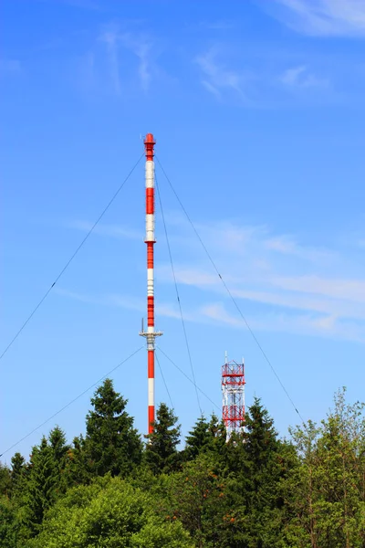 Torre Contro Cielo Blu — Foto Stock