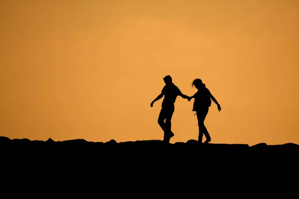 Silhouette Couple Amoureux Coucher Soleil — Photo