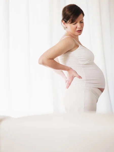 Gravid Kvinna Dricksvatten — Stockfoto