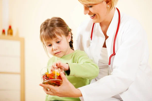 Kinderarts Zijn Geduldige Gummy — Stockfoto