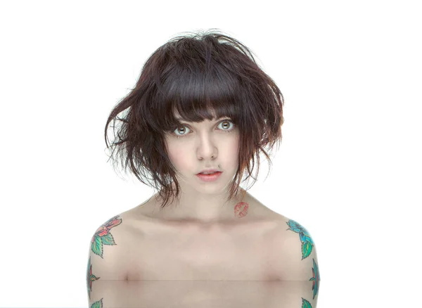 Tetovált Lány Fehér Háttér — Stock Fotó