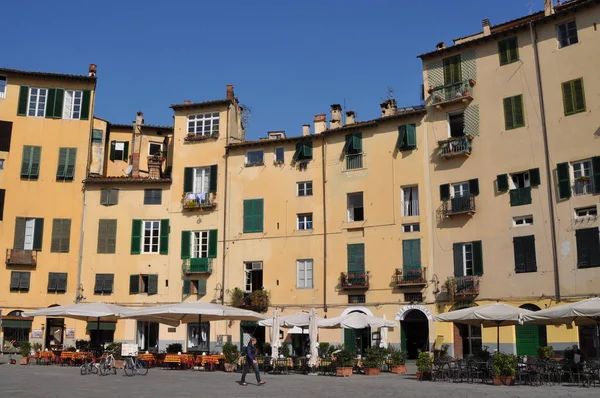Tuscany Lucca Piazza Dell Anfiteatro — стокове фото