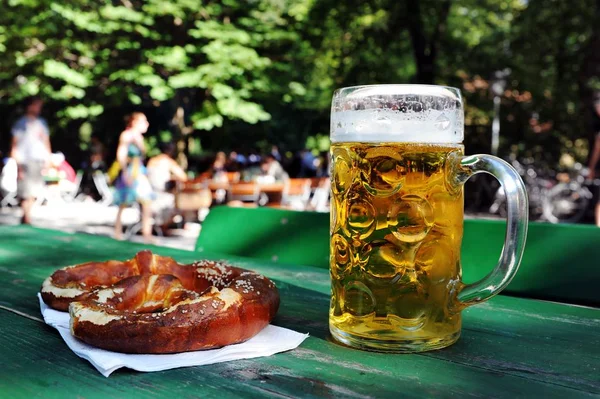 Bier Pretzel Biertuin — Stockfoto