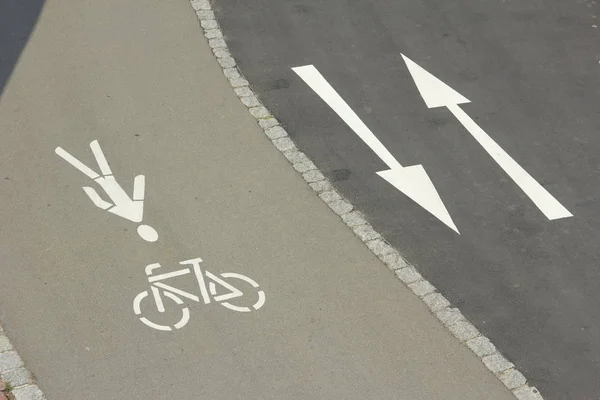 Велосипедный Знак Дороге — стоковое фото
