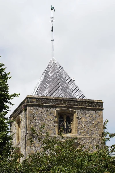 Вежа Церкви Святого Миколая Арундел — стокове фото