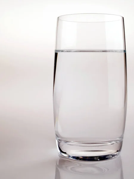 Glas Wasser Auf Weißem Hintergrund — Stockfoto