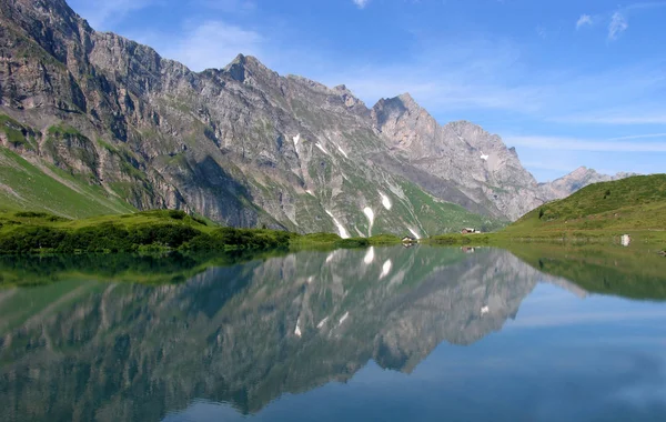 Görkemli Alp Manzarası Manzarası — Stok fotoğraf