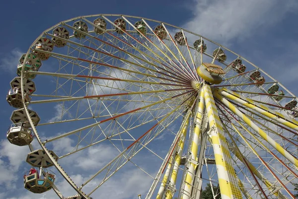 Giostra Della Ruota Panoramica Parco Divertimenti — Foto Stock