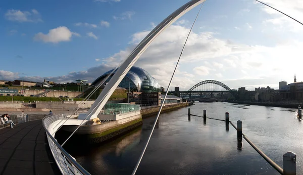 Salbei Und Milleniumbrücke Torbogen England — Stockfoto