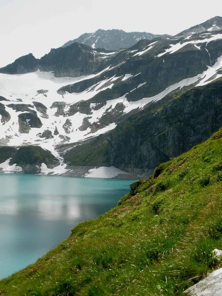 Górskie Jezioro Latem — Zdjęcie stockowe