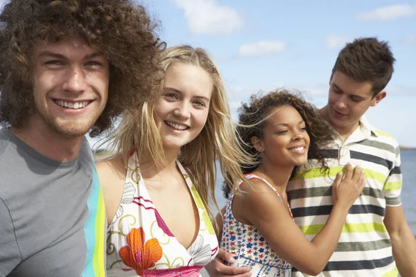 Group Young Friends Having Fun Summer Beach Together — Stock Photo, Image