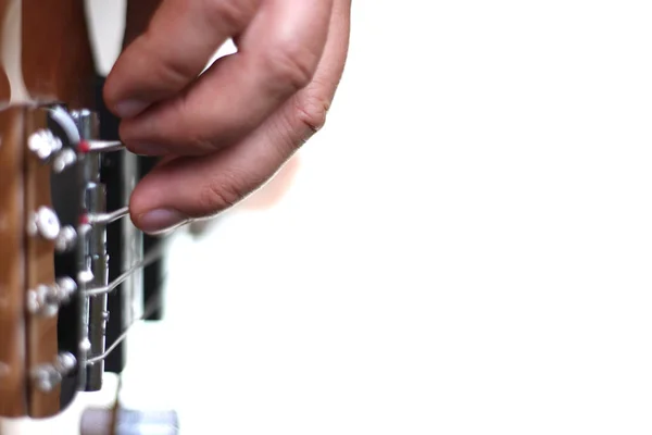 Close Uma Mão Segurando Uma Guitarra — Fotografia de Stock