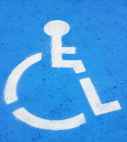 Primo Piano Del Simbolo Che Indica Parcheggio Disabili Dipinto Sul — Foto Stock