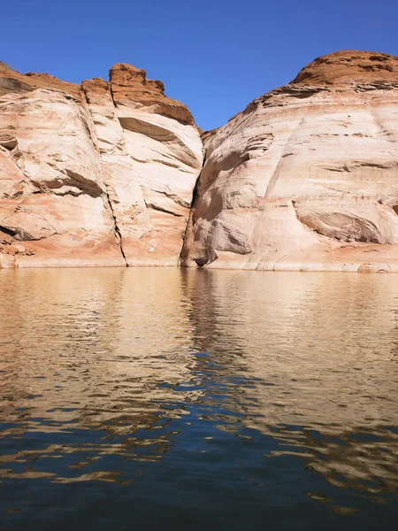 Reflection Rocky Cliffs Water Vertical Shot — Stock Photo, Image