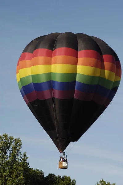 Hőlégballon Felszáll Blossom Time Fesztiválon Chagrin Fallsban Ohióban Függőleges Lövés — Stock Fotó