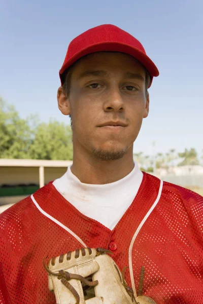 Portrét Mladého Muže Baseballovou Pálkou — Stock fotografie