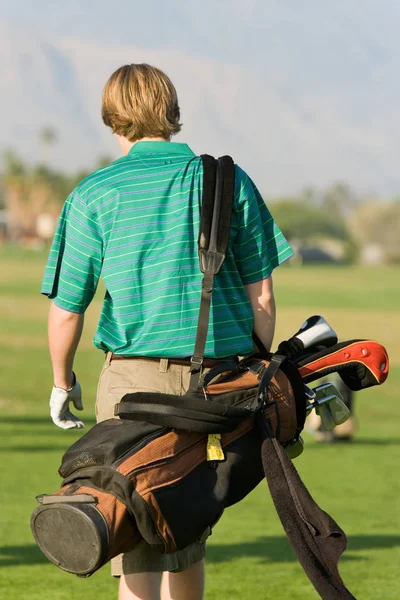 Golfare Promenader Längs Farleden Bär Club Bag — Stockfoto