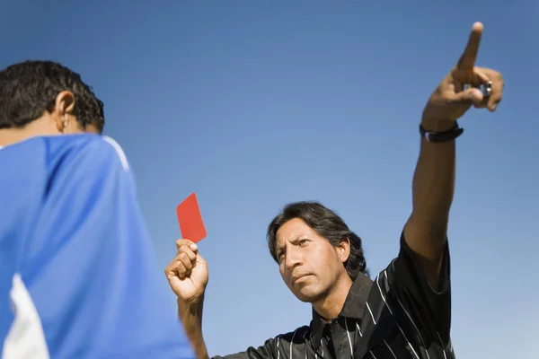 Árbitro Expulsando Jugador Fútbol Del Juego — Foto de Stock