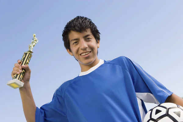 Jogador Futebol Segurando Troféu Bola — Fotografia de Stock