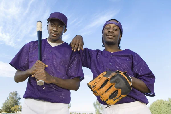 棒球选手站在一起 — 图库照片