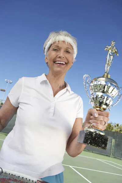 Smiling Woman Her Tennis Trophy — Stock Photo, Image