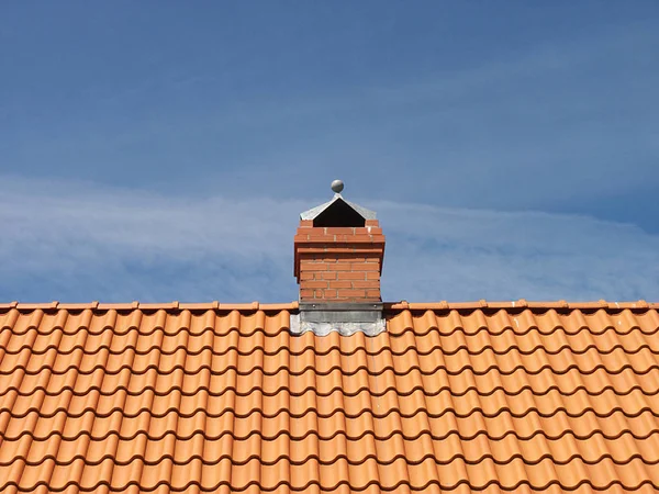 Hausdach Mit Roten Ziegeldächern — Stockfoto