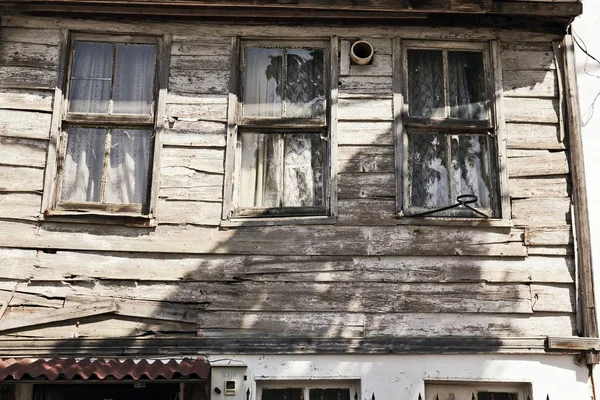 Старое Деревянное Окно Окнами — стоковое фото